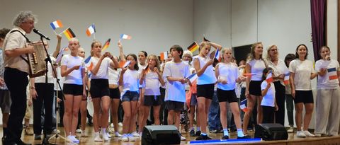 Eine tolle Stimmung herrschte am Abschlussabend der deutsch-französischen Jugendfreizeit in der Wurmberger Turn- und Festhalle.